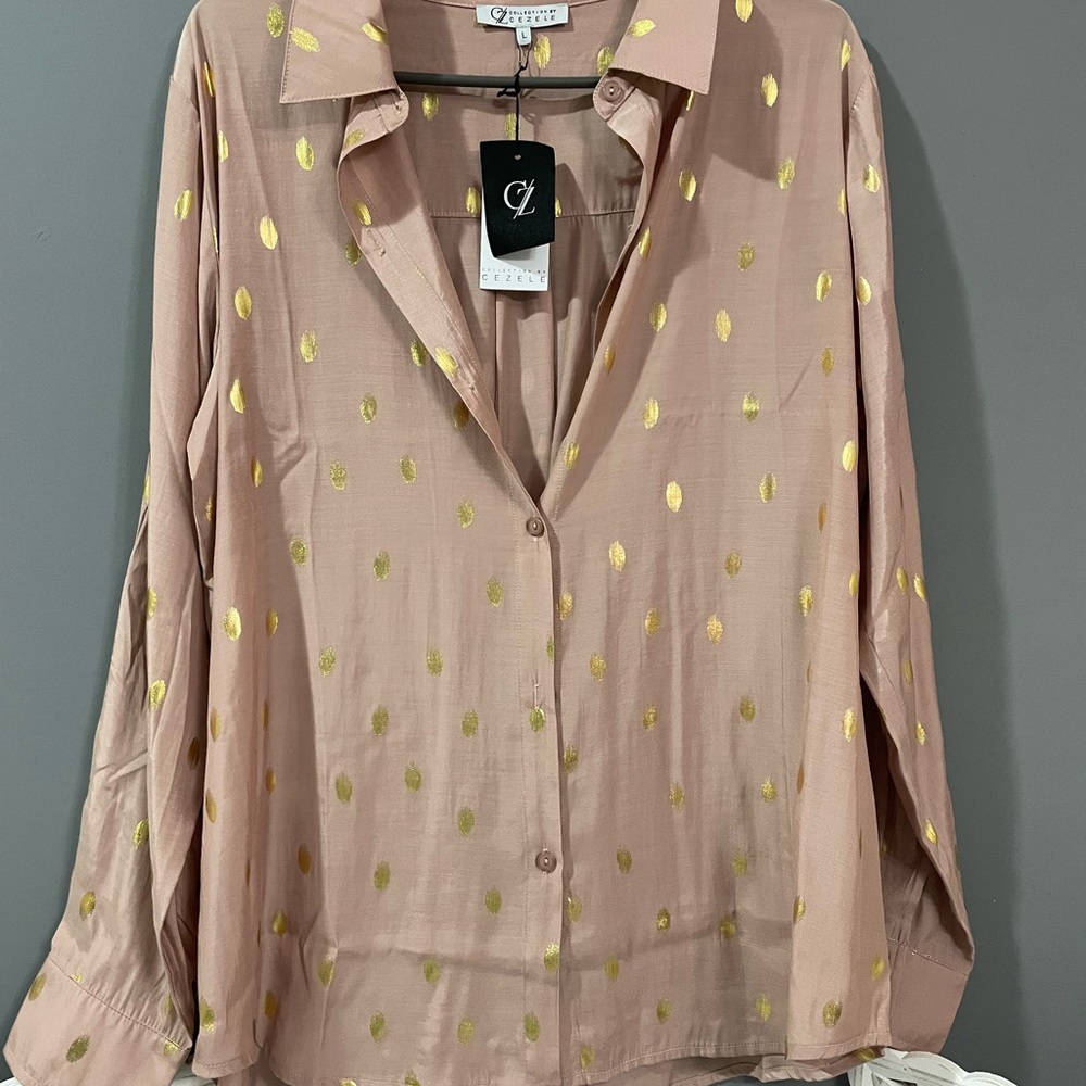 New with tags. Beautiful peach and gold polka dots, Sizes Large
